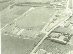 Construction stade de foot en 1968 - MARSOUINS BRETIGNOLLAIS